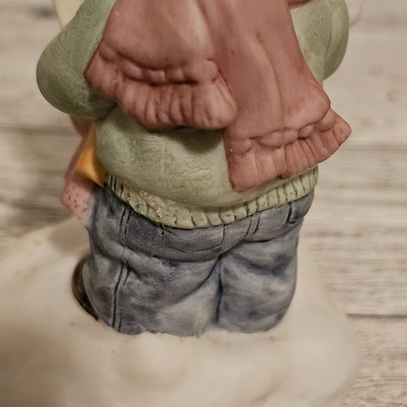 Vintage 1985 Avon Joy to the World Handpainted Porcelain Music Box Carolers - Picture 8 of 9